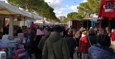 Bari, il mercato di Poggiofranco: da trent'anni di sabato mattina alla ricerca dell'affare